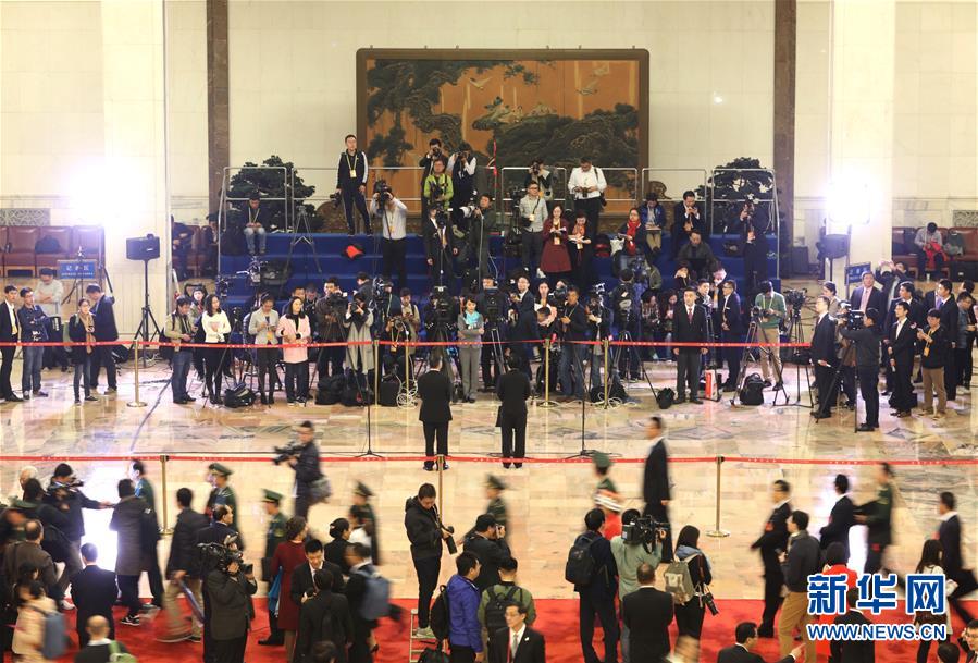 (新华全媒头条·十九大特别报道·图文互动)(10)担负起新时代中国共产党的历史使命——从党的十九大看伟大斗争伟大工程伟大事业伟大梦想