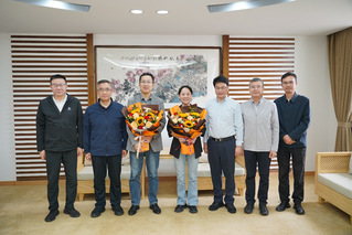 校领导慰问教师教学创新大赛获奖...