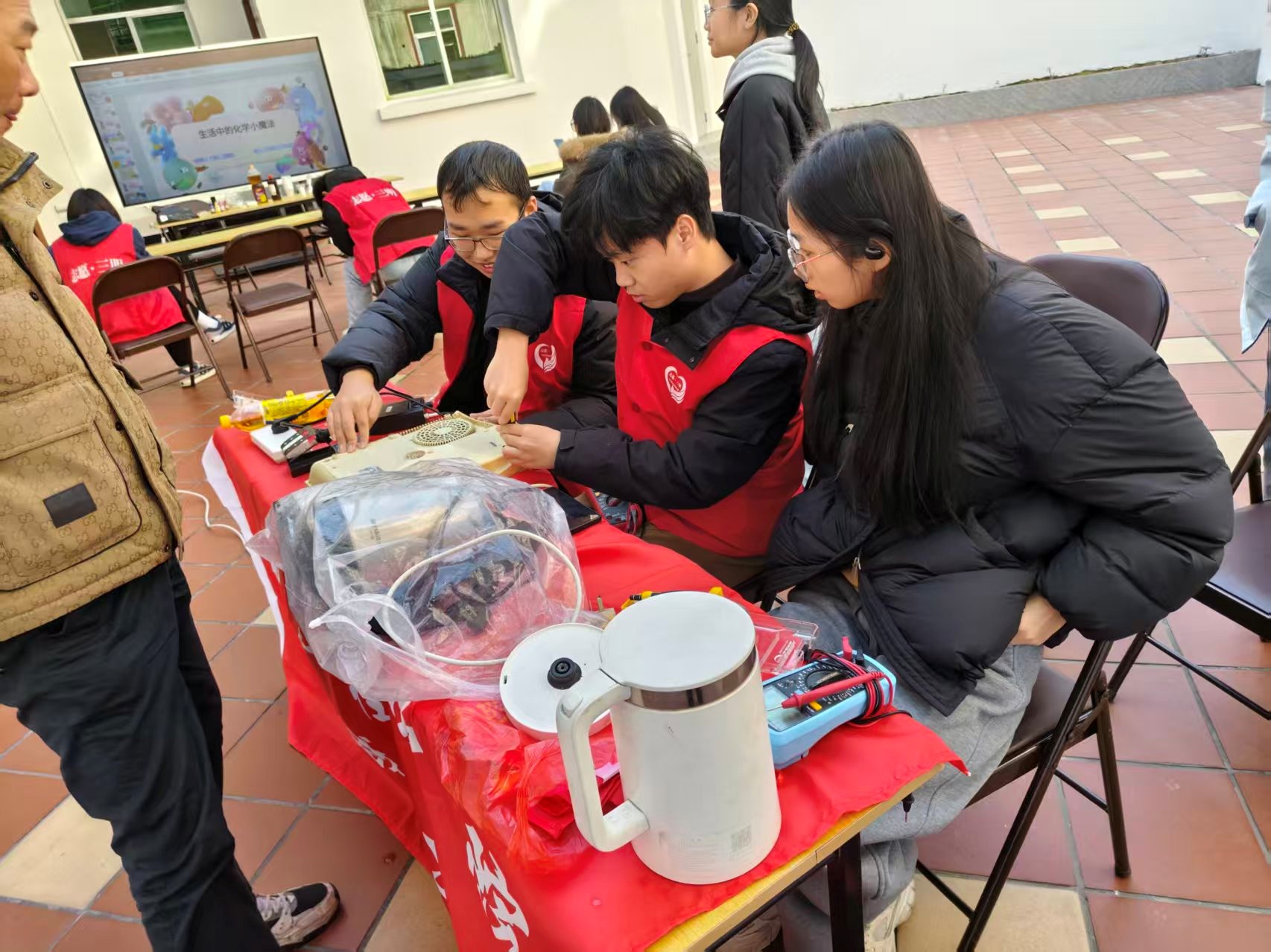 三明学院机电工程学院“萤火双匠”实践队赴芙蓉社区开展寒假社会实践